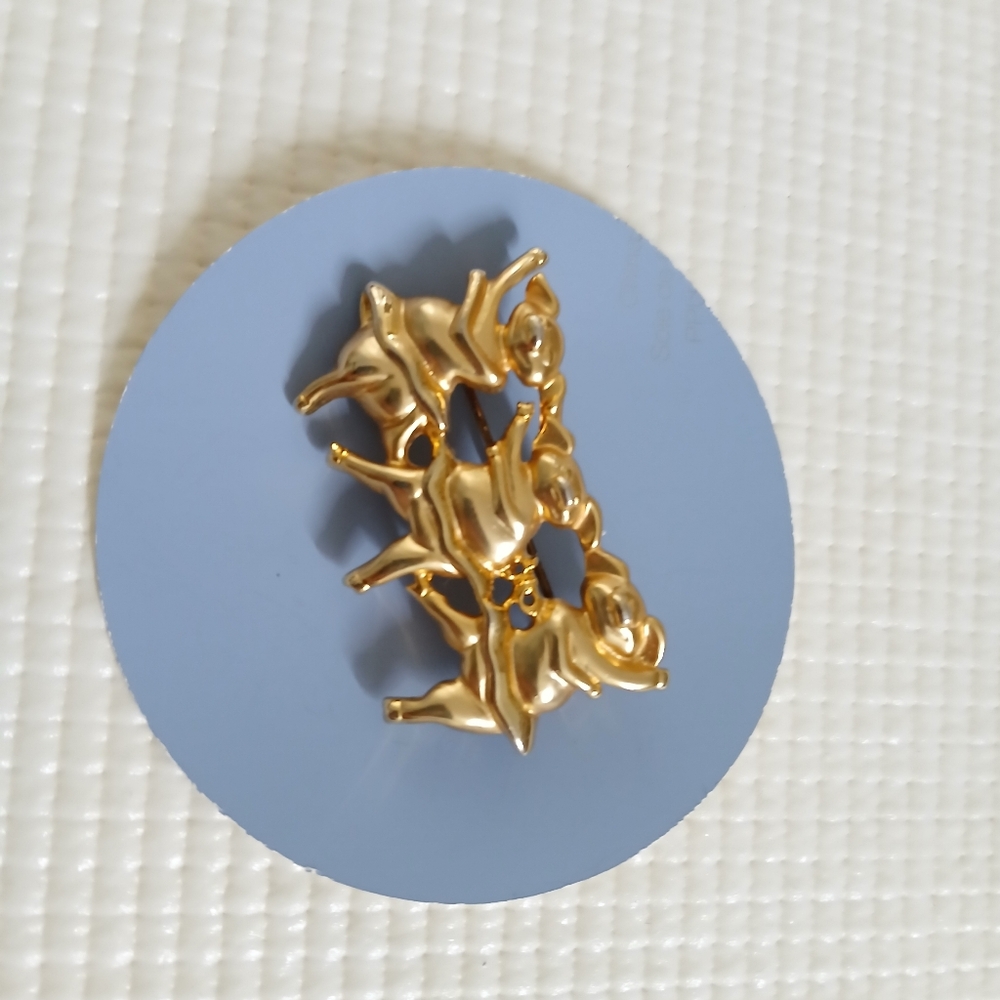 Vintage gold tone Dancing Pigs Brooch, happy pigs, festive, large, mint - Picture 1 of 4